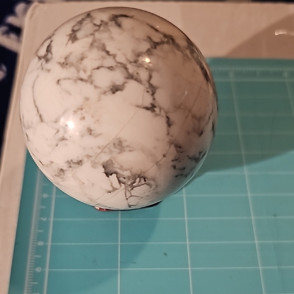 Howlite Sphere - Picture 3 of 3